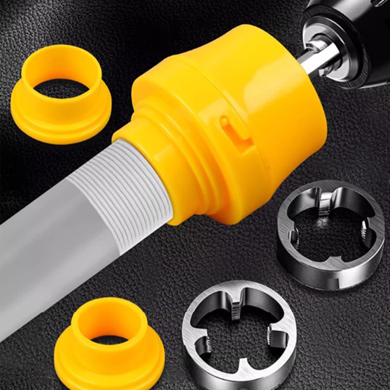 Obsahuje řezáky trubek s průměry 20 mm, 25 mm a 32 mm, což umožňuje flexibilitu pro různé projekty.